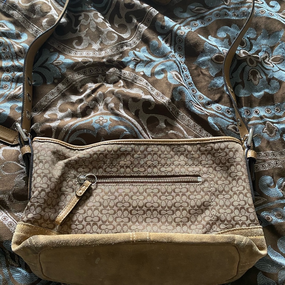 Coach shoulder bag with adjustable straps